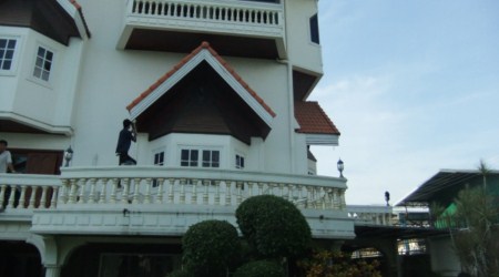 บริษัทขายยา ทะวิไช สหวัณเขต สปป. ลาว